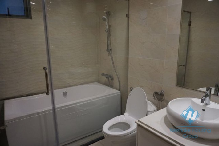 Two bedrooms apartment for rent in Vinhome Nguyen Chi Thanh, Dong Da district, Ha Noi